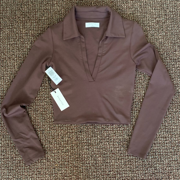 Babaton (from Aritzia) brown low cut shirt. Size 2xs - Picture 3 of 4